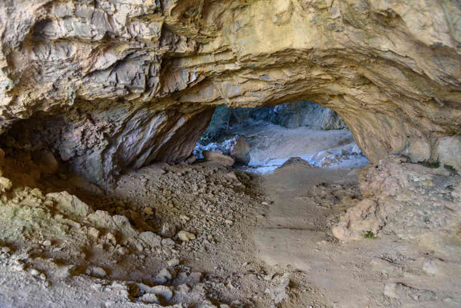 Huesca - parque nacional de Ordesa y Monte Perdido - valle de Escuaín 19 - garganta de Escuaín - sendero.jpg